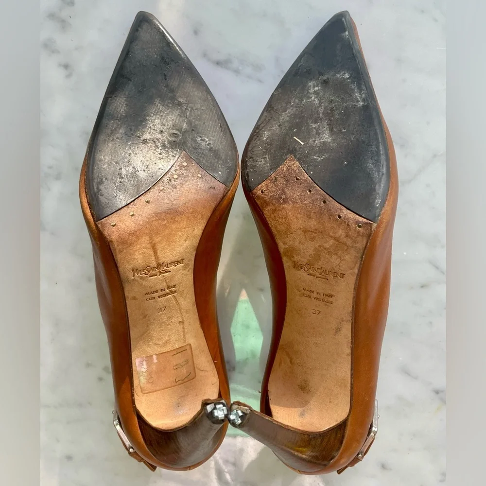 Yves Saint Laurent leather pointed toe pumps, buckle accent, needs heel taps, 37 - Picture 7 of 15